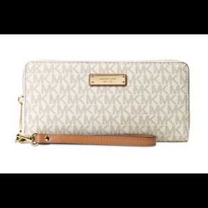 Michael Kors Signature Jet Set Continental Wallet